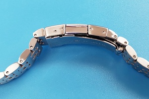 Bracelet de montre en acier inoxydable, barre de profil et forme estampée, avec maillons de frissages CNC et épingles à cheveux réglables - Product Image 6
