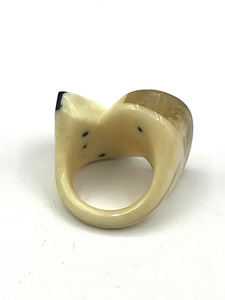 Anillo de cuerno tallado vintage de Cerdeña, Italia - Product Image 2