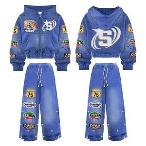 Ensemble de survêtement streetwear oversize unisexe personnalisé, comprenant un sweat à capuche brodé délavé et vieilli avec strass et un pantalon large à cordon de serrage - Product Image 3