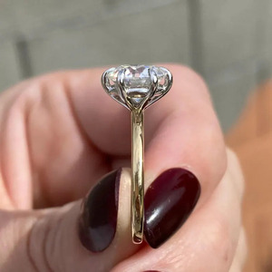 Anillo de Compromiso Solitario con Diamante Cultivado en Laboratorio, Corte Brillante Redondo, Clásico, con 6 Puntas, en Oro Amarillo, para Mujer - Product Image 2