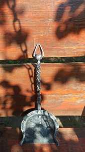 Recogedor de cenizas de metal forjado para chimenea: Decoración para el hogar con mango retorcido - Product Image 4
