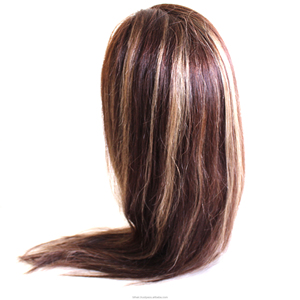 Oso atrevido y sorprendentemente divertido: nuestra peluca rizada color piano combina dos tonos impresionantes para un look realmente llamativo. - Product Image 2