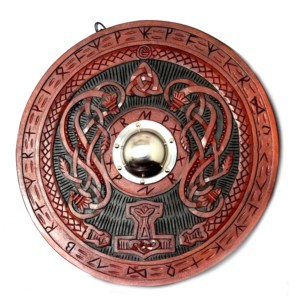 Bouclier Viking en bois artisanal de forme ronde, design nordique, pour accessoires de costume et décoration murale - Product Image 1