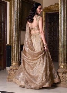 Robe de mariée Lehenga Choli brodée d'or, broderie de sequins et de fils, style Anarkali, tenue de fête de mariage - Product Image 2