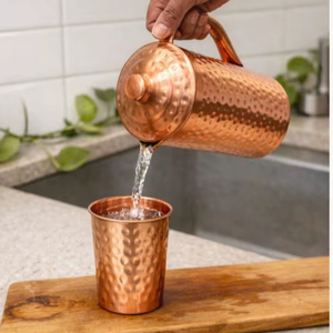 Ensemble de carafes en cuivre au design moderne et élégant, ensemble de service d'eau en métal avec verres, durable et réutilisable pour la cuisine et la salle à manger - Product Image 1