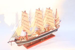Maquette de voilier de grande taille en bois de plantation Sedov, faite à la main - Réplique historique russe de barque d'entraînement à 4 mâts à l'échelle pour la décoration de la maison ou du bureau - Product Image 3