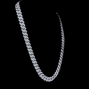 Cadena Cubana Hip Hop en Plata de Ley 925 con Diamantes Moissanite de Corte Brillante Redondo VVS y Cierres de Caja - Product Image 3