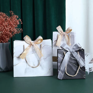 Sac fourre-tout classique en papier kraft personnalisable, durable, écologique, avec impression de logo coloré, sac cadeau - Product Image 1