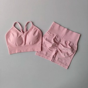 Ensembles de sport pour femmes : soutien-gorge de sport dos en V et short taille haute, ensemble 2 pièces pour le yoga et l'entraînement - Product Image 4