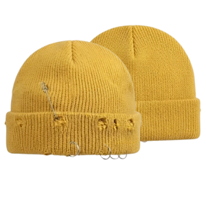 Venta al por mayor directa de fábrica: Gorro de invierno de punto acanalado perforado con diseño personalizado, estilo Hip Hop Skater desgastado con alfileres de seguridad - Product Image 1