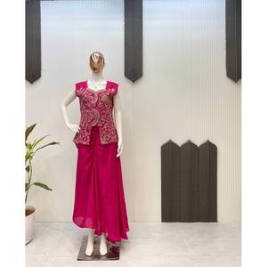 ชุดออกงานผ้าซาตินสไตล์อินโดเวสเทิร์นแบบสามชิ้นสำหรับนักออกแบบ - Product Image 4