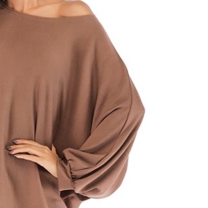 Camiseta de punto de manga larga con hombros descubiertos para mujer, talla grande, color liso, ajuste holgado, transpirable, cuello redondo, para todas las estaciones, al por mayor - Product Image 4