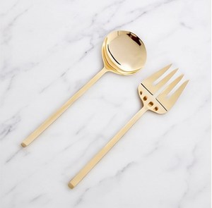 Ensemble de cuillères et fourchettes plaquées or, couverts modernes pour les événements de mariage, lavables au lave-vaisselle, en métal. - Product Image 1