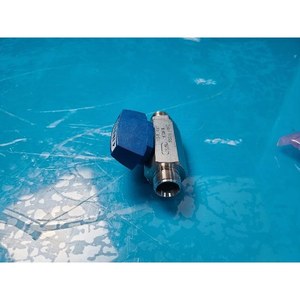 Válvula de Bola de Acero Inoxidable IHSUNG SS-BL-08T Usada como Pieza de Repuesto para Equipos de Semiconductores Legacy - Product Image 1