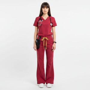Tenue Médicale Personnalisée OEM – Uniforme d'Infirmière Respirant et Confortable – Fournisseur de Blouses d'Hôpital Personnalisables - Product Image 1
