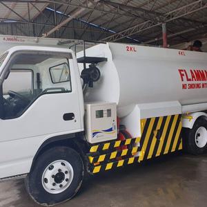 Camion-citerne à carburant de petite capacité fourni par l'usine, véhicule compact de transport d'huile, camion-citerne de livraison de carburant diesel, prix réduit - Product Image 1