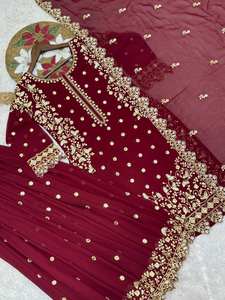 2026 Luxueux Salwar Kameez Sharara en Georgette Rouge Vin, avec Broderie Zari Dorée et Travail de Miroirs, Modèle de Créateur, Tenue de Mariée Pakistanaise - Product Image 5
