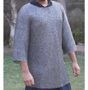 Hauberk de malla de acero dulce hecho a mano con anillos planos remachados, camisa de armadura de caballero para recreación histórica, cosplay y feria renacentista - Product Image 1