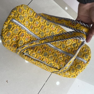Sac de voyage écologique jaune, sac de sport en coton matelassé à motifs imprimés, sac de week-end décontracté, grand sac fourre-tout pour femme - Product Image 4
