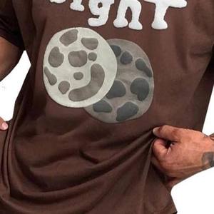 Camiseta de Manga Corta para Hombre, Color Marrón, Cuello Redondo, Estampado de Galletas, Corte Regular Informal, Tejido de Jersey de Algodón - Product Image 1