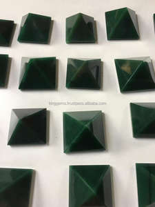 VENTE CHAUDE CRISTAL EN GROS PYRAMIDE DE JADE VERT NATUREL POUR LA MÉDITATION ET LA GUÉRISON MÉTHAPHYSIQUE PYRAMIDE EN CRISTAL FENGSHUI DÉCOR - Product Image 5