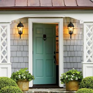 Set di 2 Eleganti Lanterne da Parete in Metallo Nero Stile Vintage per Illuminazione Esterna di Portico, Patio e Giardino (Lampadina Non Inclusa) - Product Image 4