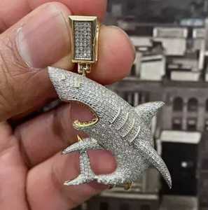 Colgante de Plata de Ley 925 Bañado en Oro con Moissanita Personalizada, Diseño de Tiburón, Estilo Hip Hop, Certificado de Lujo - Product Image 3