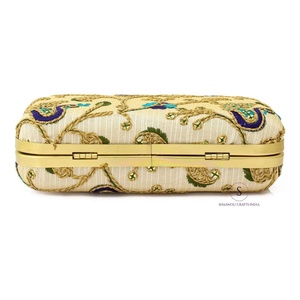 Pochette brodée paon, pochette de créateur, pochette faite main, pochette de soirée avec chaîne, bandoulière pour femme, Shagun Pouches - Product Image 2