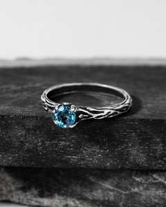 Anillo de Compromiso de Topacio Azul Yona Twig Branch, Inspirado en la Naturaleza, Plata de Ley, Certificado IGI, Bañado en Rodio, Gema con Corte Facetado - Product Image 5