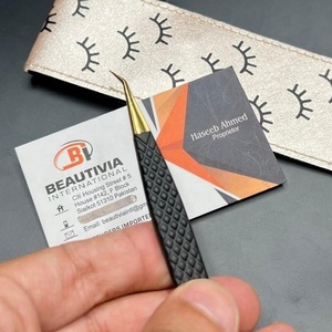 Pinzas rectas de 45 grados y aislamiento, pinzas de extensión de pestañas sostenibles de oro negro, bolsa de impresión de pestañas con logotipo grabado personalizado - Product Image 2
