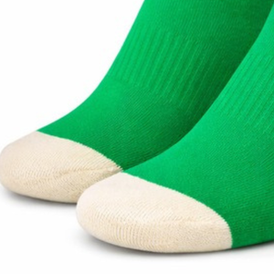 Calcetines Deportivos Casuales para Mujer, Color Verde y Blanco, con Letras AKA Bordadas, Puños Acanalados y Punta en Contraste - Product Image 2