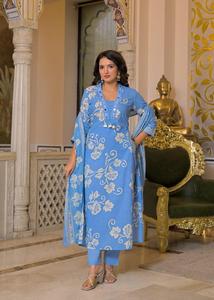 Ensemble de costume en coton bleu ciel premium 60x60 avec imprimé numérique, col orné, pantalon assorti et dupatta imprimé pour femmes - Product Image 1