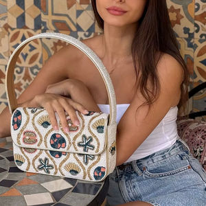 Pochette de soirée chic brodée à la main avec perles, sac de soirée haut de gamme fait main pour femme, pochette de mariage élégante - Product Image 1