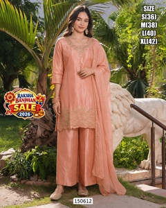 Blusa Étnica Tradicional para Mujer, Modelo Emerald Royale, con Lentejuelas Negras, Bordado Bandhani en Seda, Top Corto, Mangas Acampanadas y Falda en Capas - Product Image 4