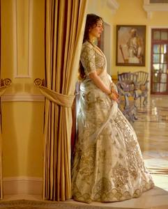 Ensemble de mariage indien pakistanais pour femmes, Lehenga Choli en soie brodée d'or avec dupatta - Product Image 5