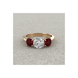 Anillo de Compromiso con Tres Piedras de Diamante Cultivado en Laboratorio Stonewels, con Rubíes Laterales, Certificado en Oro, Anillo de Novia de Lujo - Product Image 1