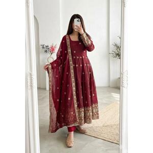 Traje Tradicional para Mujer para Cada Ocasión Especial, Compre Directamente del Proveedor a Precio de Fábrica - Product Image 4