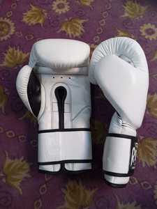Guantes de Boxeo MMA de Cuero Vacuno Genuino Estilo Mexicano al por Mayor con Logotipo Personalizado para Entrenamiento y Sparring Unisex con Cierre de Gancho y Bucle - Product Image 6