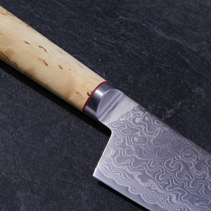 Couteaux Santoku beige-brun avec manche, lame à motif ondulé argenté et anneau d'accentuation rouge pour couper les légumes, hacher et préparer les aliments - Product Image 2