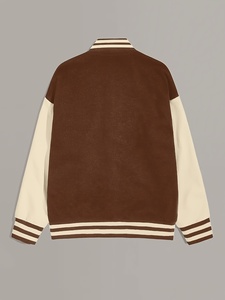 Chaqueta Varsity de Moda en Contraste Blanco y Negro para Unisex, Corte Regular, Manga Larga, Estilo Universitario - Product Image 2