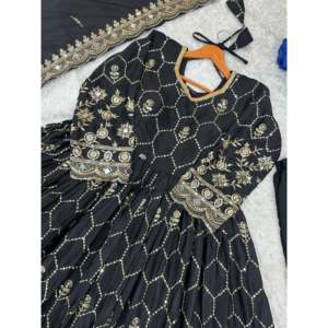 Hermoso Vestido Anarkali Beige para Fiestas, Incluye Pantalón y Dupatta, Talla L, Moda Valam, Hecho de Poliéster - Product Image 2