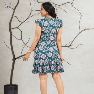 Vestido midi para invitadas de boda sin mangas, elegante, al mejor precio, con cuello alto, atuendo formal chic para mujer. - Product Image 1