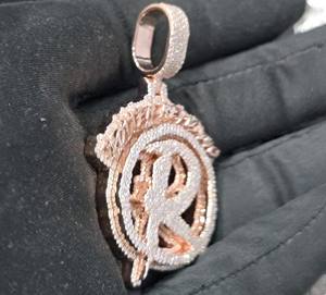 Pendentifs personnalisés en moissanite glacée, en argent 925, sertissage complet, lettre personnalisée, design unique, style personnalisé pour certifiés - Product Image 3