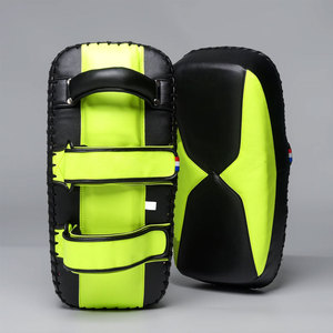 Escudo de Patadas de Cuero de Alta Calidad y Resistencia para Entrenamiento de MMA, Muay Thai y Gimnasio, con Almohadillas de Espuma Acolchadas - Product Image 4
