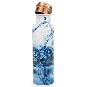 Botella de Agua de Cobre Puro con Logotipo Personalizado, a Prueba de Fugas, para Bebidas Ayurvédicas, Botella de Cobre con Diseño Azul Impreso por Sublimación - Product Image 1