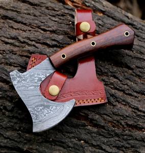 Hacha de Acero de Damasco Forjada a Mano con Espiga Completa, Tomahawk con Mango de Palisandro Barba, Hacha para Trabajos de Madera y Corte - Product Image 1