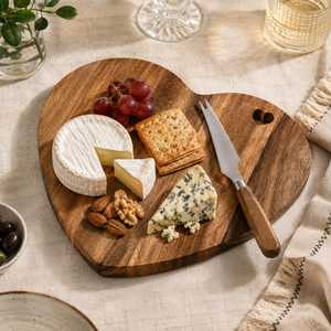 Planche à charcuterie en bois de mangue en forme de cœur, plateau de service artisanal, décoration de cuisine pour la Saint-Valentin - Product Image 2
