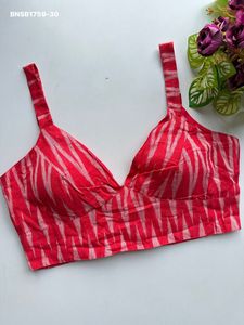 Mejor proveedor de blusas sin mangas estilo SavyaSaachi de tela de algodón Ikkat puro con diseño estampado, listas para usar, de la India. - Product Image 3