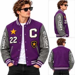 Blouson universitaire pour homme violet à blocs de couleur, col montant, boutonnage, manches en similicuir, appliqués, style baseball classique - Product Image 1