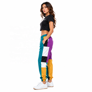 Pantalon de jogging décontracté pour homme, color block, avec empiècements, taille élastique et cordon de serrage, respirant, en polyester tricoté, idéal pour le printemps - Product Image 2